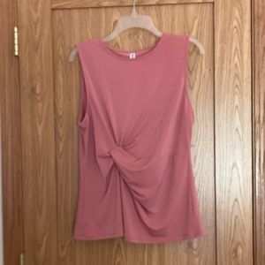 Twisted front, coral tank